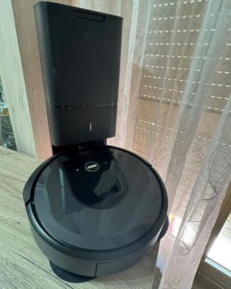 iRobot i7 con base di ricarica e svuota serbatoio