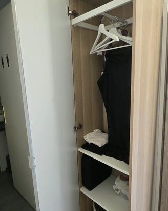 Mobile ikea con specchio.