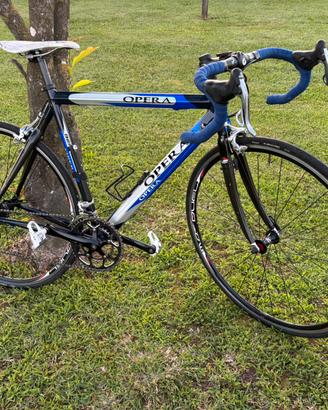 Bici da corsa Pinarello in carbonio