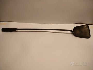 paletta in ferro batturo per caminetto