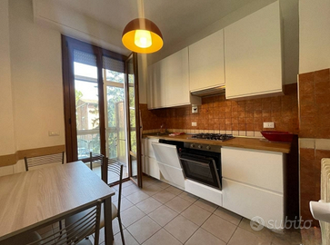 Camere in appartamento completamente ristrutturato