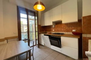 Camere in appartamento completamente ristrutturato