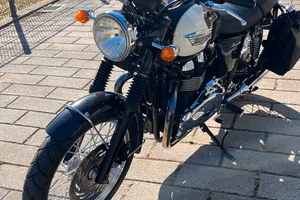 BONNEVILLE T100