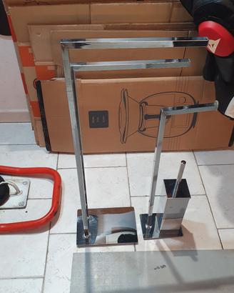 porta asciugamani e porta rotolo con scopino