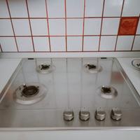 piano cottura ad incasso con 4 fornelli a ragnetto