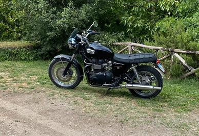Triumph Bonneville Black - 865cc - 36.000 km
