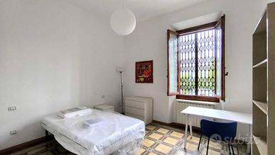 Appartamento di 100 m² con più di 5 locali a Firen