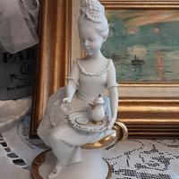 Statuetta in porcellana biscuit di Benacchio 