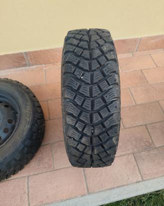2 gomme tacchettate compresi cerchi