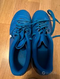 Scarpe da calcio con tacchetti