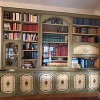 Grande libreria d’epoca con vetrine