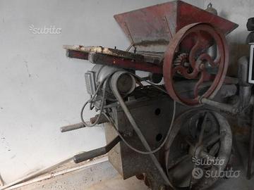 Vecchi macchinari da cantina vinicola