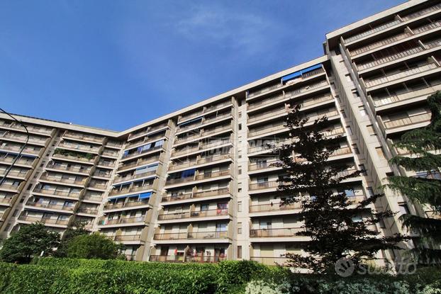 PANORAMICO QUADRILOCALE CON DOPPI SERVIZI, CANTINA