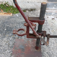 Vecchio adattatore per trapano a colonna