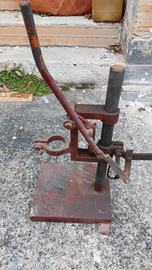 Vecchio adattatore per trapano a colonna