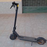 Monopattino elettrico Xiaomi Essential