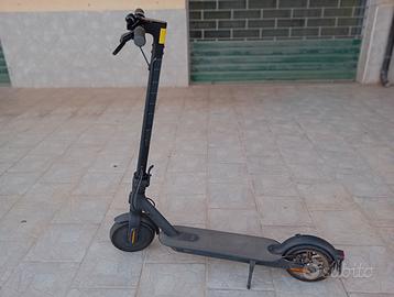 Monopattino elettrico Xiaomi Essential