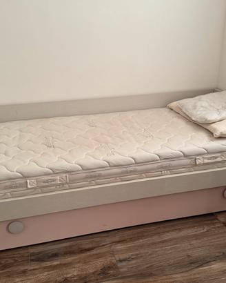 Cameretta beige e rosa