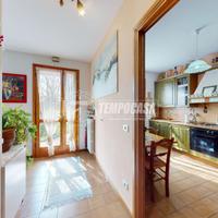 Bifamiliare con ampio giardino privato