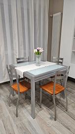 Tavolo allungabile,4 sedie e 3 sgabelli.