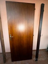 Porta in legno usata ma in perfetto stato