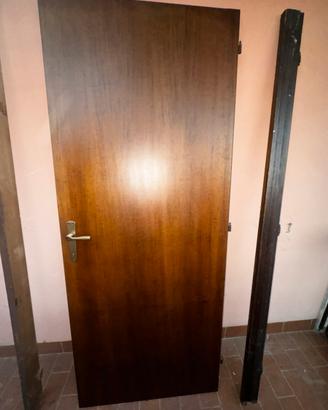 Porta in legno usata ma in perfetto stato