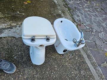 coppia wc e bidè con rubinetto