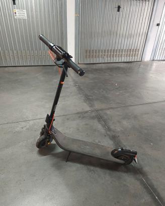 monopattino Segway-Ninebot E2 Plus