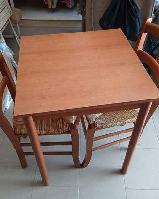Tavolo e 2 sedie in legno