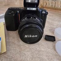 Macchina Fotografica Nikon F50 con obiettivo