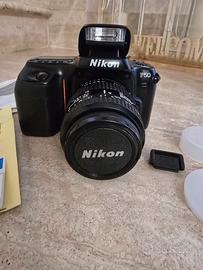 Macchina Fotografica Nikon F50 con obiettivo