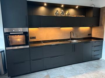 Cucina nero con top marmo, Forno Miele