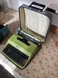 Macchina da scrivere Olivetti verde
