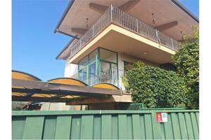 Villa di 324 m² con più di 5 locali a Massa e Cozz