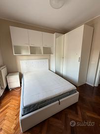 Cameretta a ponte angolare IKEA con letto contenit