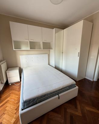 Cameretta a ponte angolare IKEA con letto contenit
