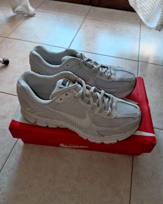 Scarpe Nike zoom vomero 5 nuove