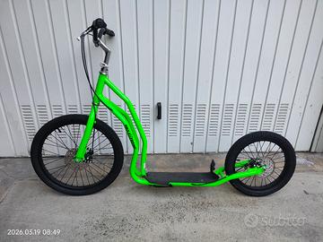 monopattino roller da discesa o città 