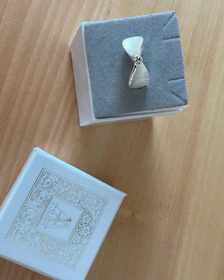 Anello placcato argento con brillante