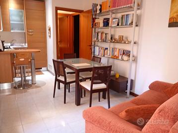 Cagliari, via Sicilia, appartamento ristrutturato