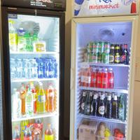 tre frigoriferi espositori