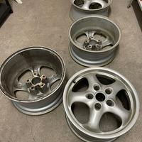Set completo di cerchi in lega da 17" tipo porsche