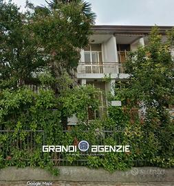 VILLA BIFAMILIARE IN CENTRO A POVEGLIANO