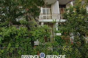 VILLA BIFAMILIARE IN CENTRO A POVEGLIANO