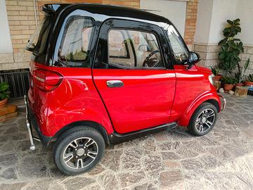 Scooter cabinato elettrico senza patente