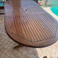 Tavolo  allungabile e 4 sedie in legno da giardino