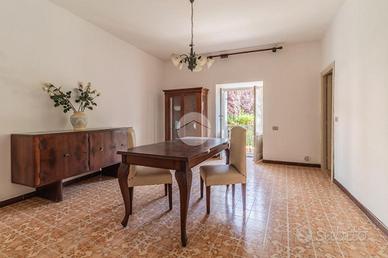 6 LOCALI A MONTEROSI