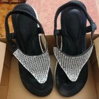 Infradito neri con strass ed elastico n. 39