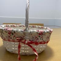 Cestino in vimini rivestito in tessuto