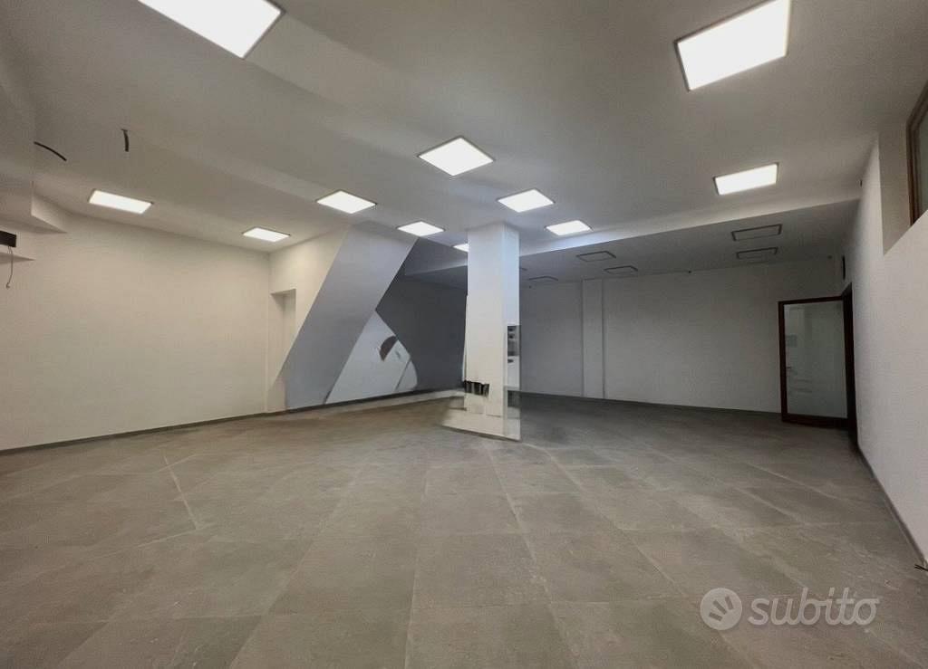 Immobile di 450 m² con più di 5 locali a Roma - Vista 2